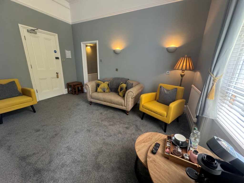 Room 10 at the Red Lion, Cromer. Luxury double with a separate lounge