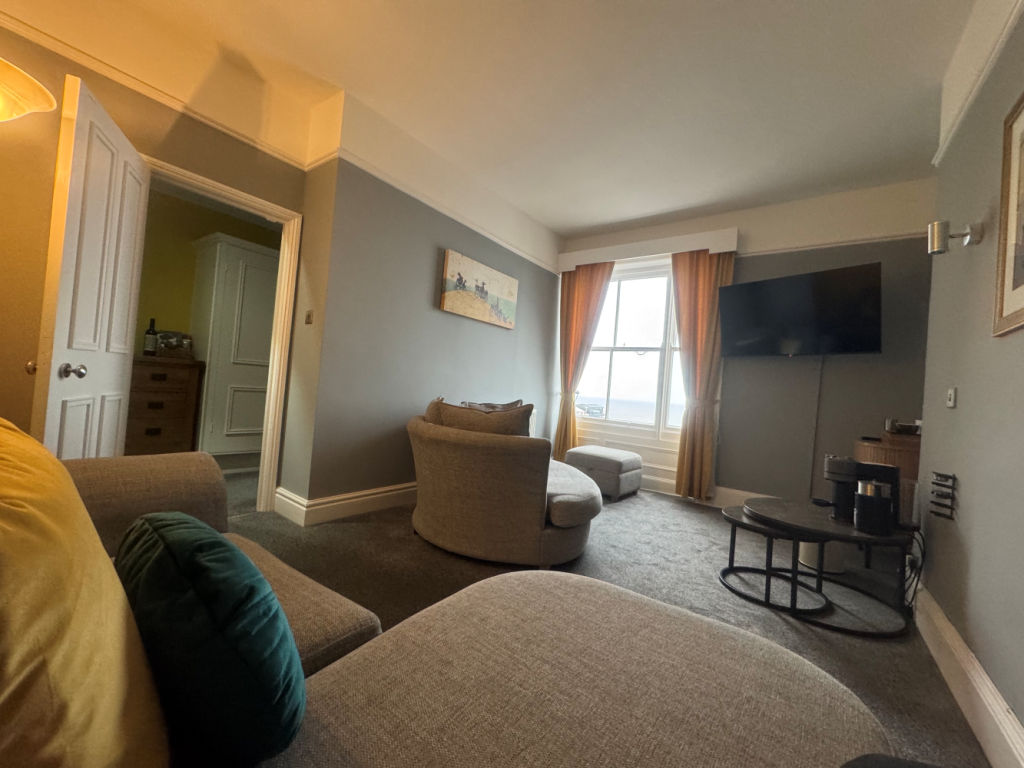 Room 6 at the Red Lion, Cromer. Sea-front suite with its own lounge, as double or twin